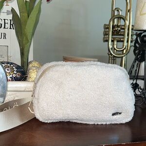 Lole Sherpa Fleece Belt Bag Travel Fanny Pack Carry All One Size Cream NWOT